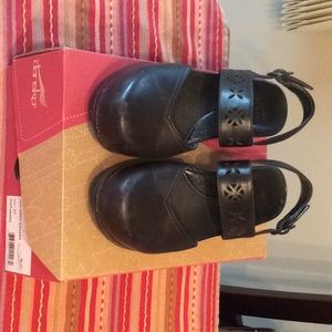 Dansko Black Trista Full Grain 37–Smoke free home